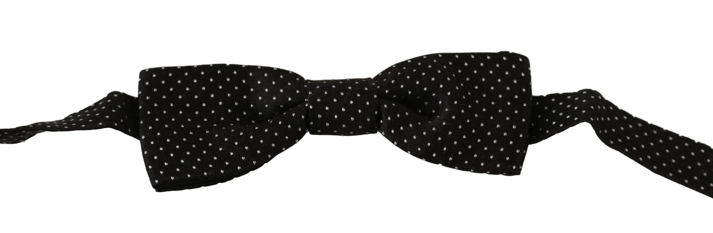 Elegante papillon in seta a pois neri