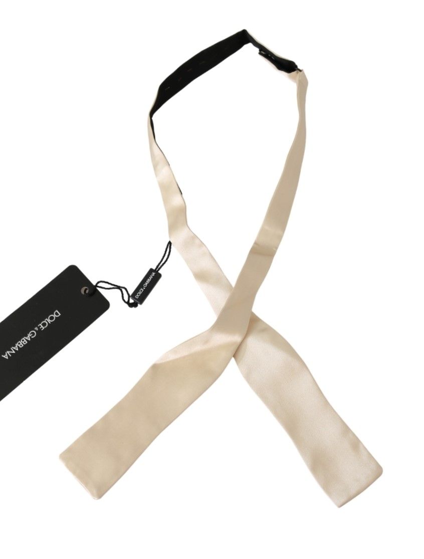 Elegante papillon in seta beige