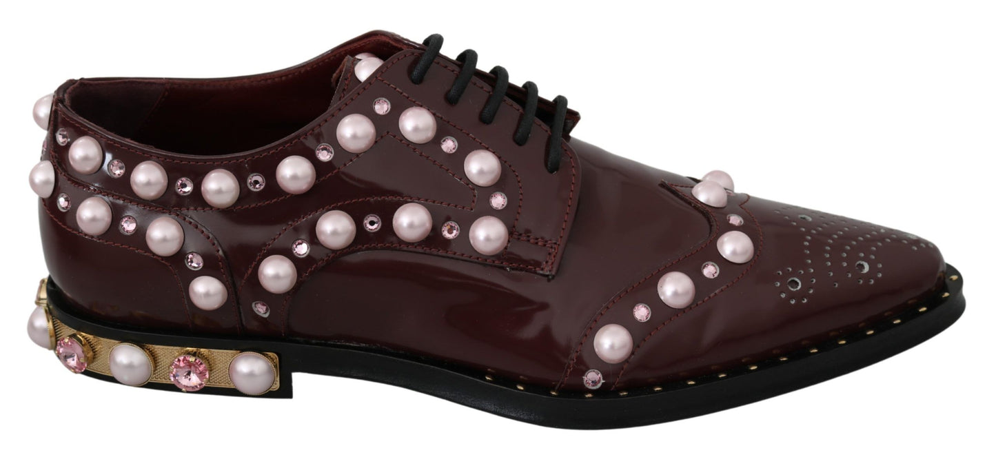 Elegante bordeauxrote Schnürschuhe mit Perlen und Kristallen