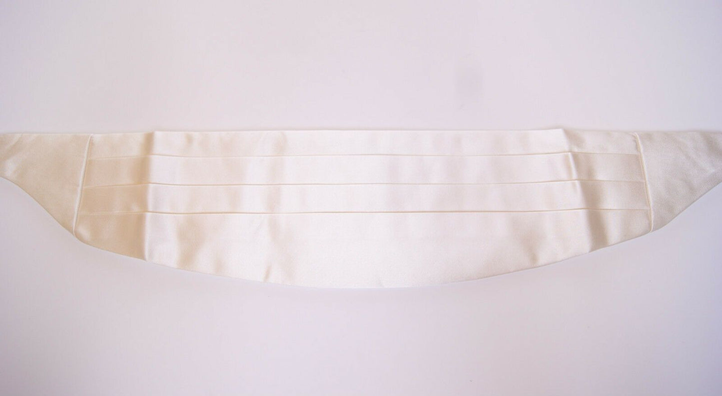 Eleganter weißer Seidenkummerbund