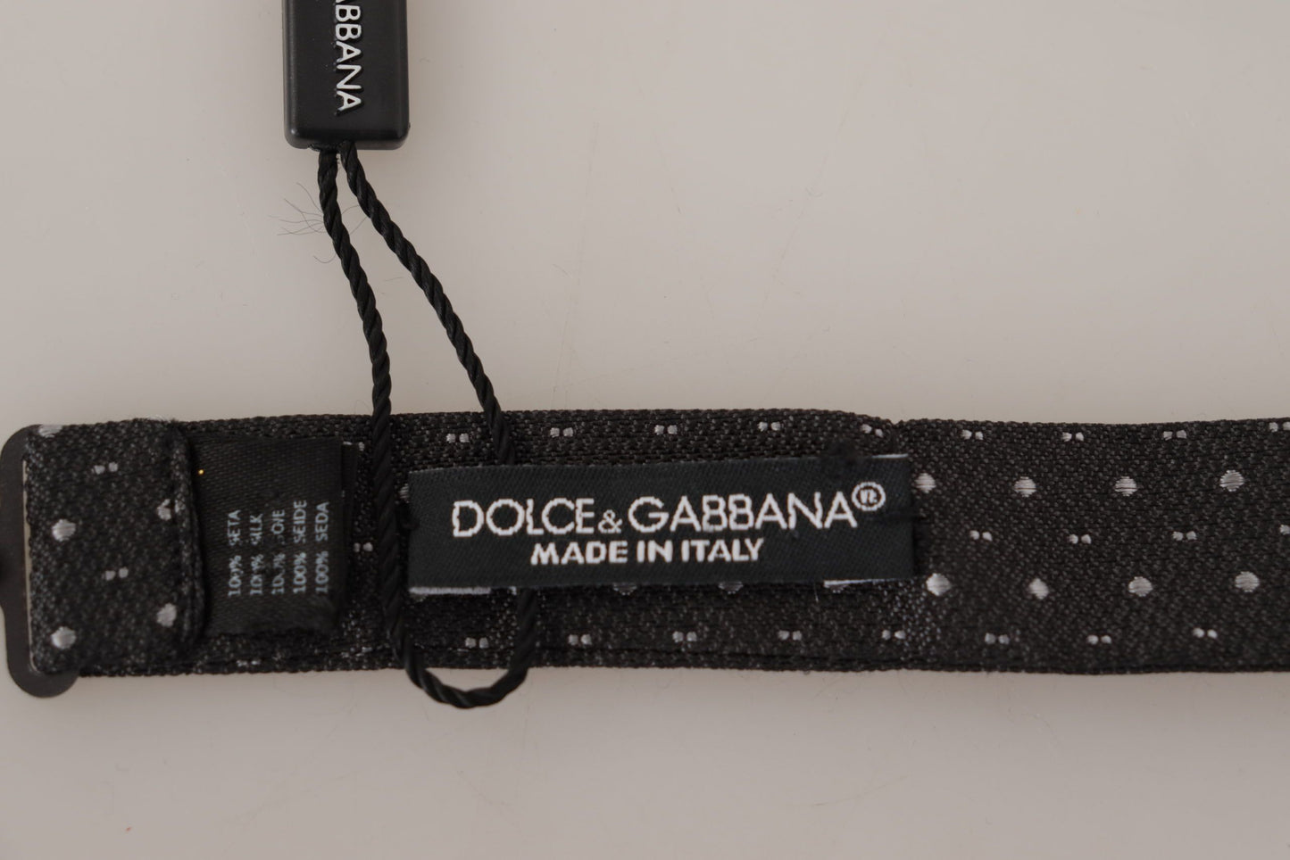 Elegante papillon in seta a pois