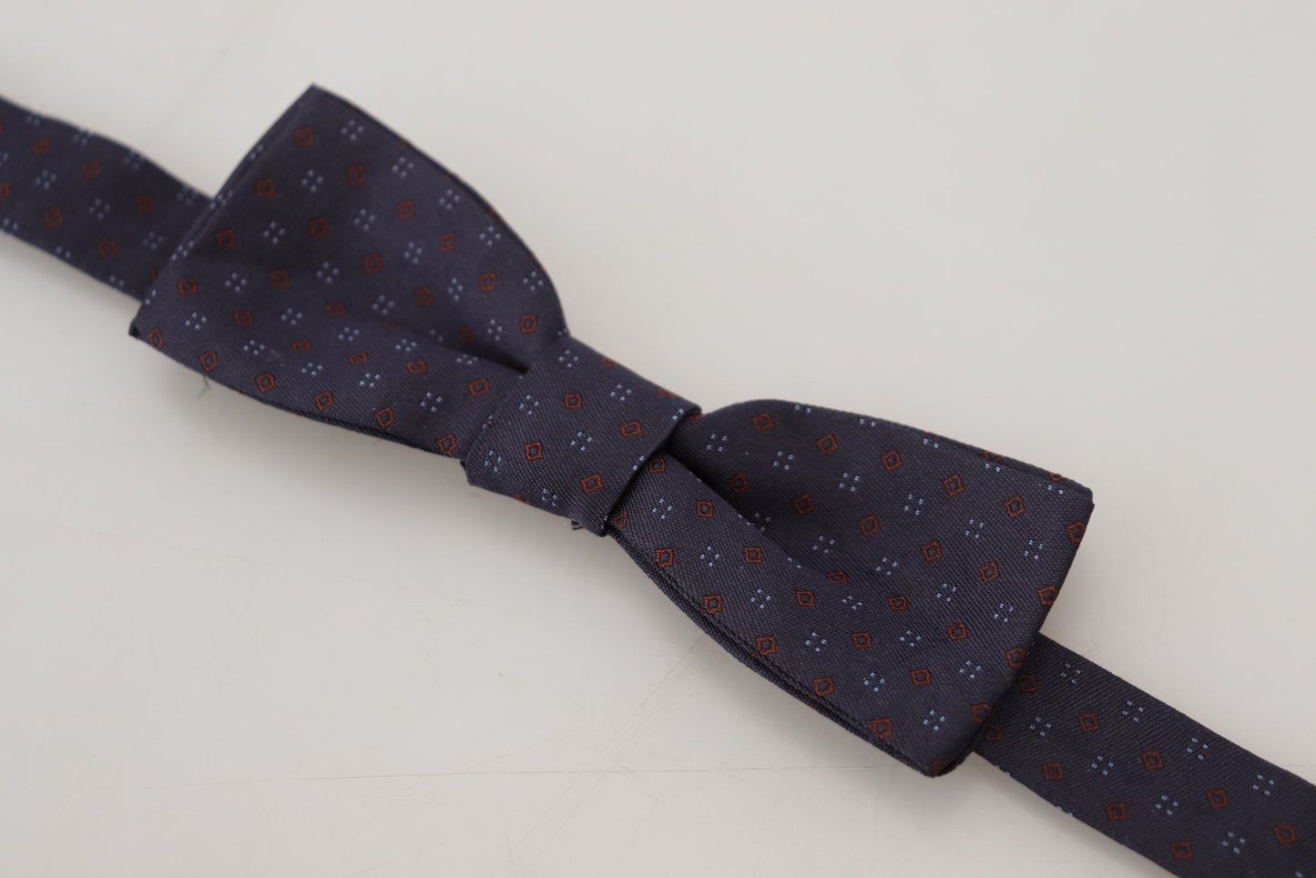 Elegante papillon in seta con fantasia