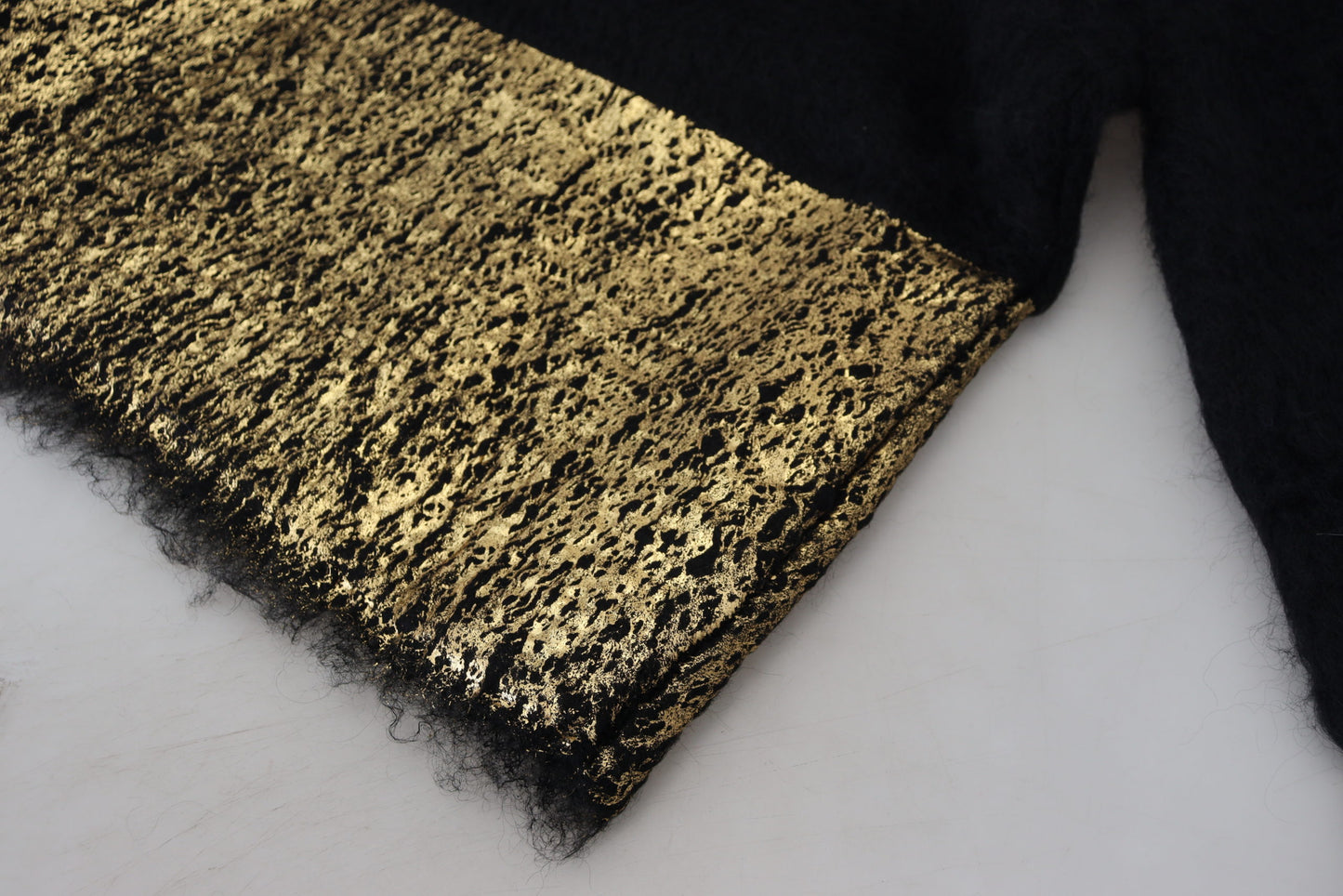 Splendido maglione girocollo nero e oro