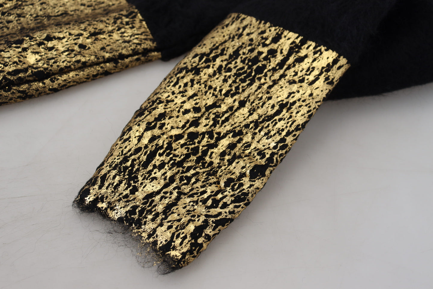 Splendido maglione girocollo nero e oro