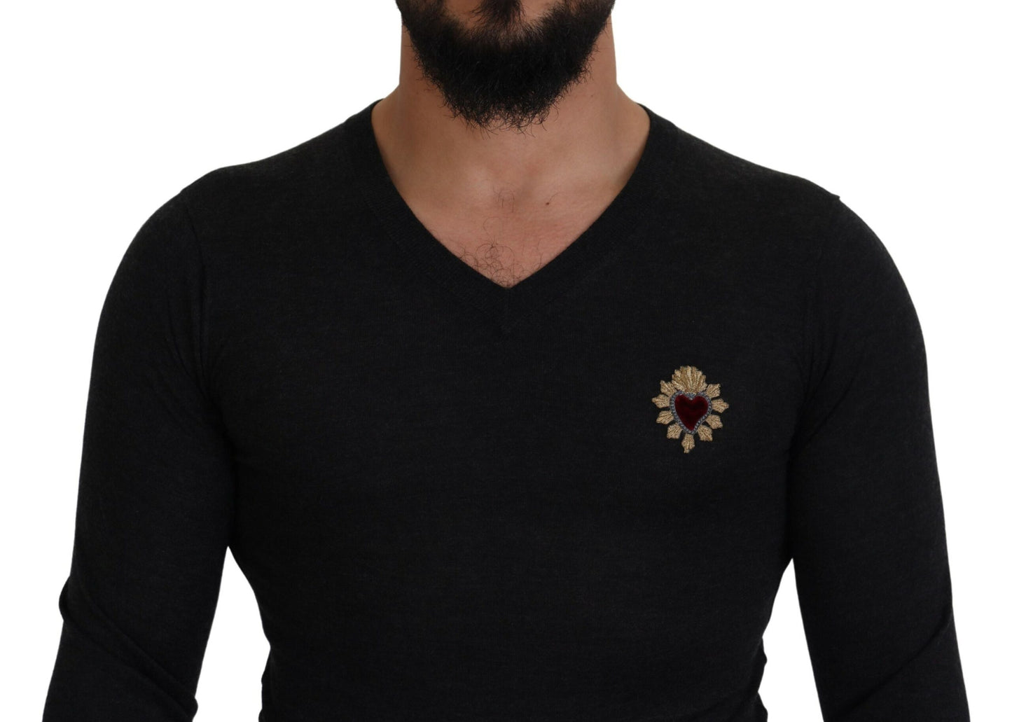 Maglione in cashmere con scollo a V e ricamo a cuore