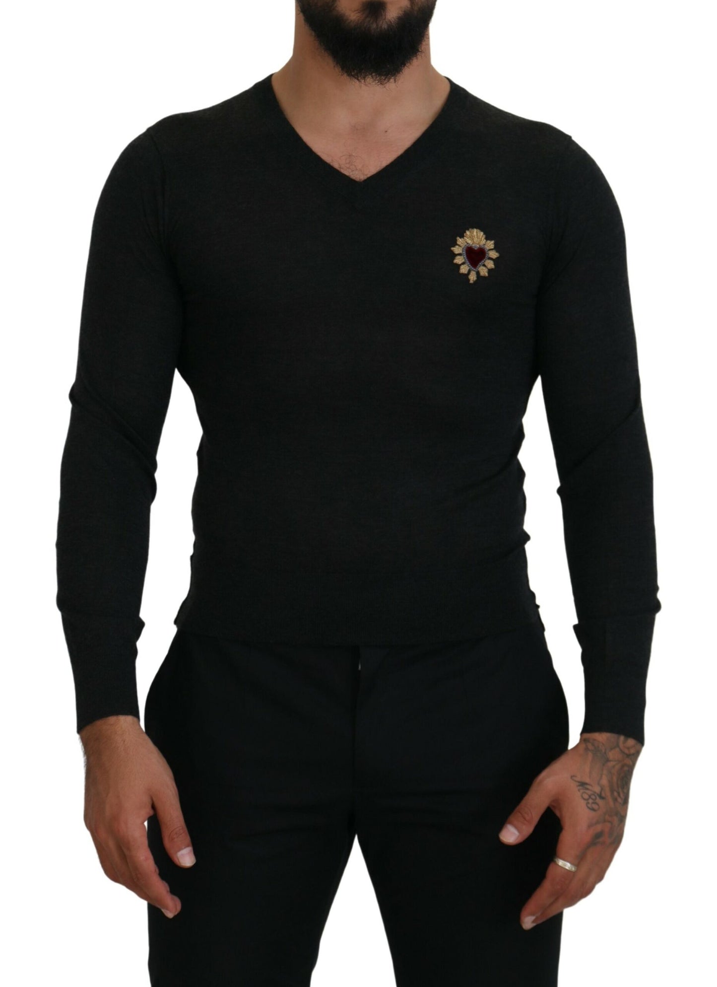 Maglione in cashmere con scollo a V e ricamo a cuore
