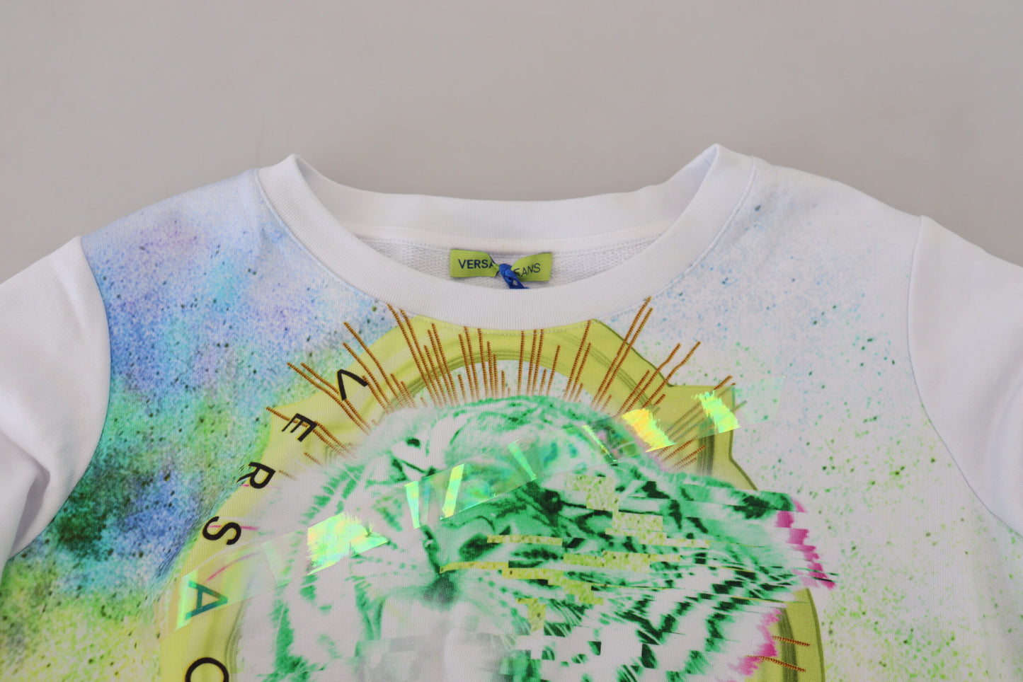 Maglione girocollo con grafica bianca elegante