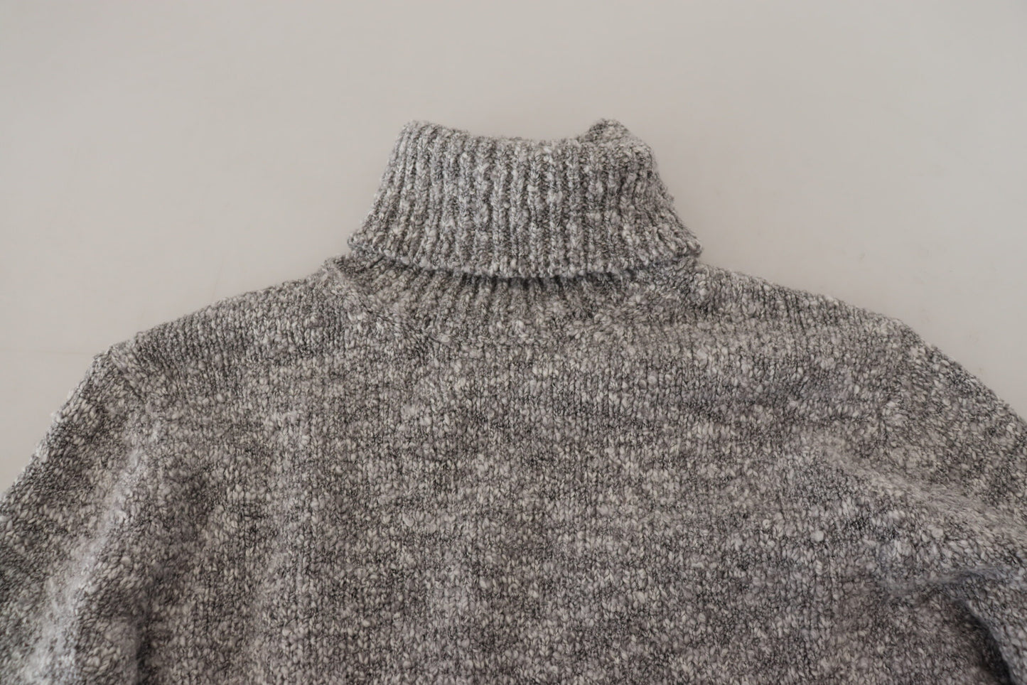 Eleganter grauer Rollkragenpullover aus Wollmischung