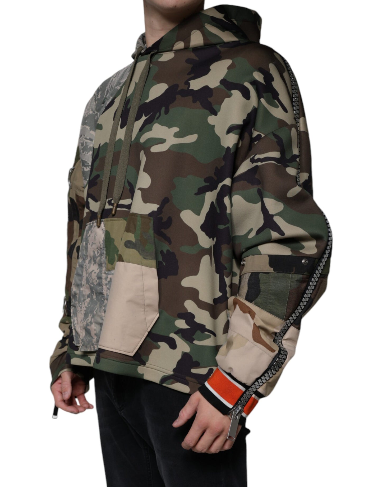 Mehrfarbiger Camouflage-Kapuzenpullover