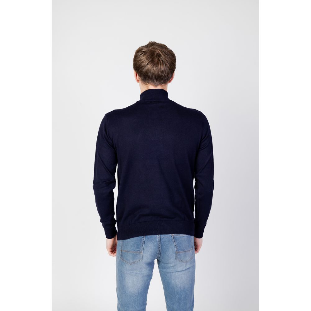 Blauer Baumwollpullover