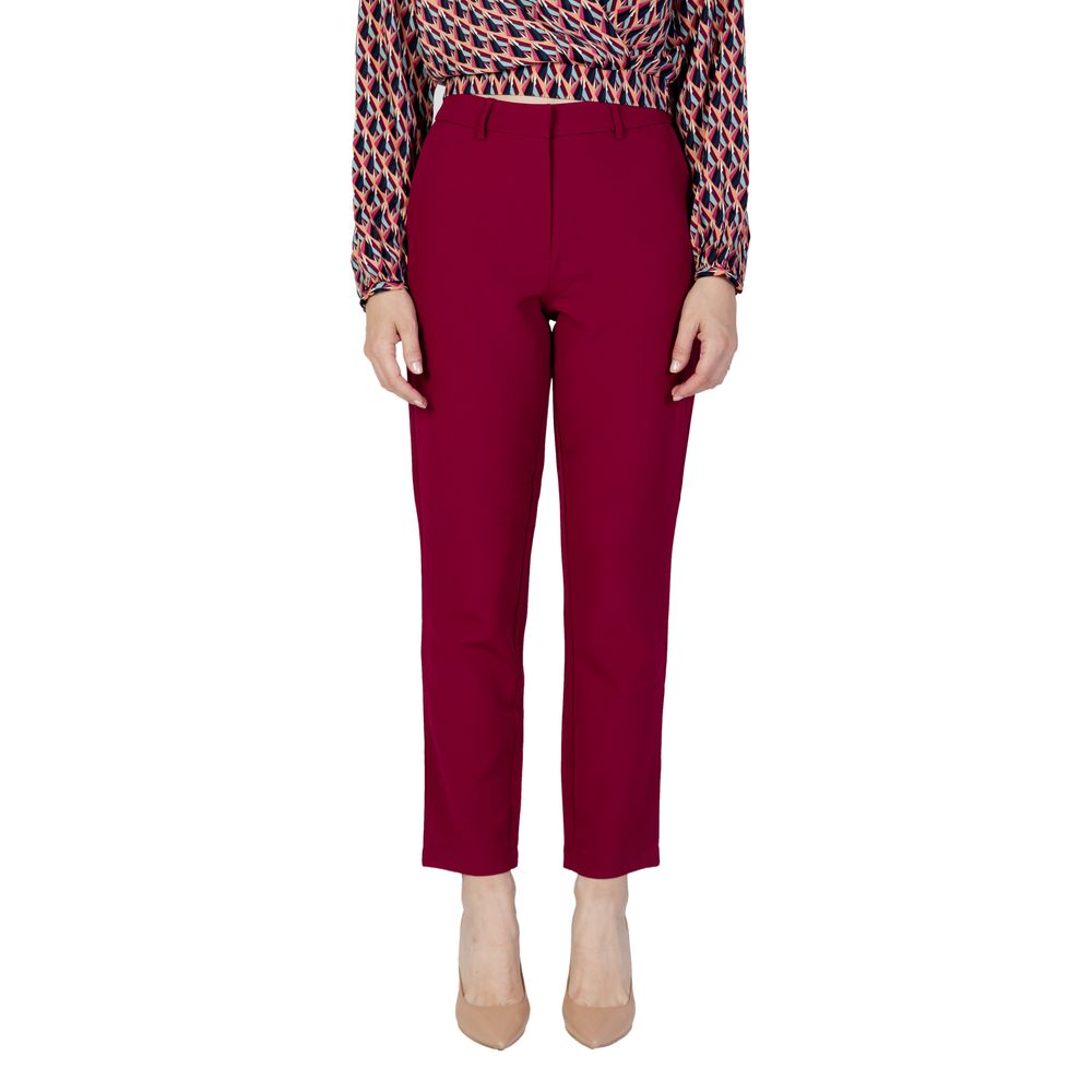 Bordeauxfarbene Polyesterjeans und -hose