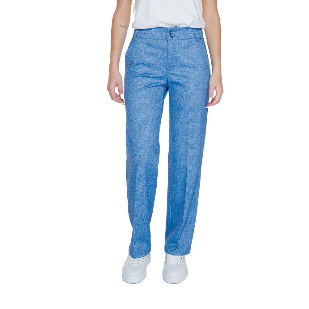 Blaue Polyesterjeans und -hose