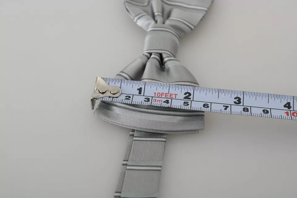 Hellgraues Futter, verstellbarer Halsausschnitt, Schmetterlingsfliege