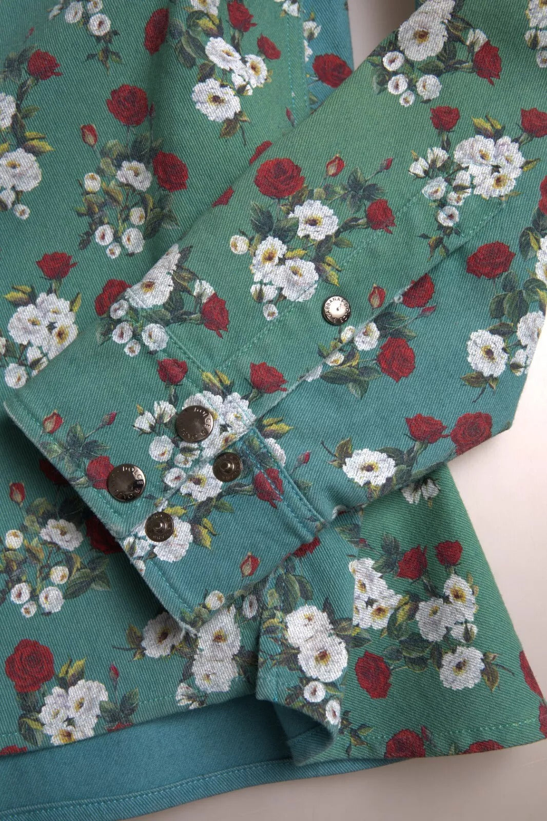 Blaues Button-Down-Jeanshemd aus Baumwolle mit Blumenmuster