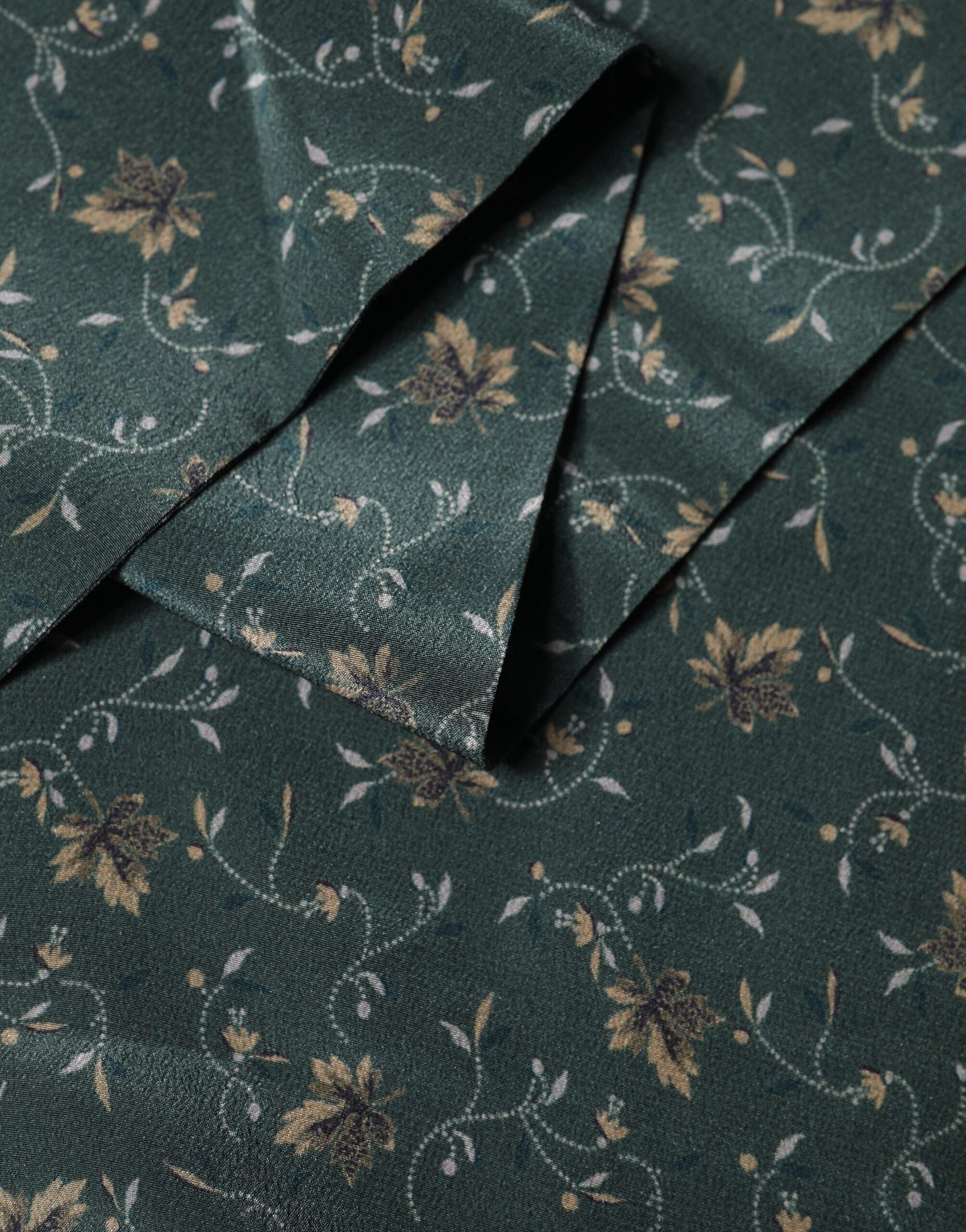 Dolce & Gabbana Green Silk Floral Pattern Fringed 135cm X 16cm  Scarf