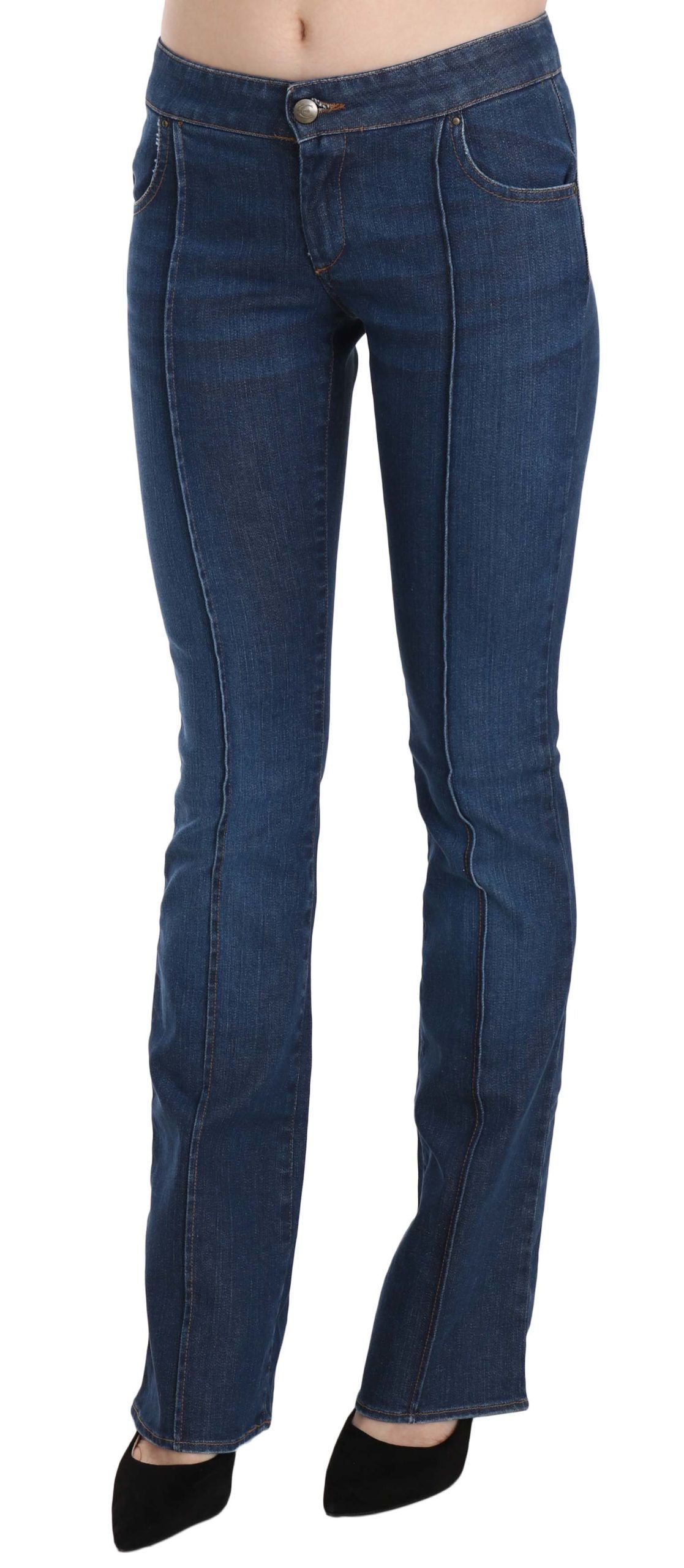 Schicke blau verwaschene Bootcut-Jeans
