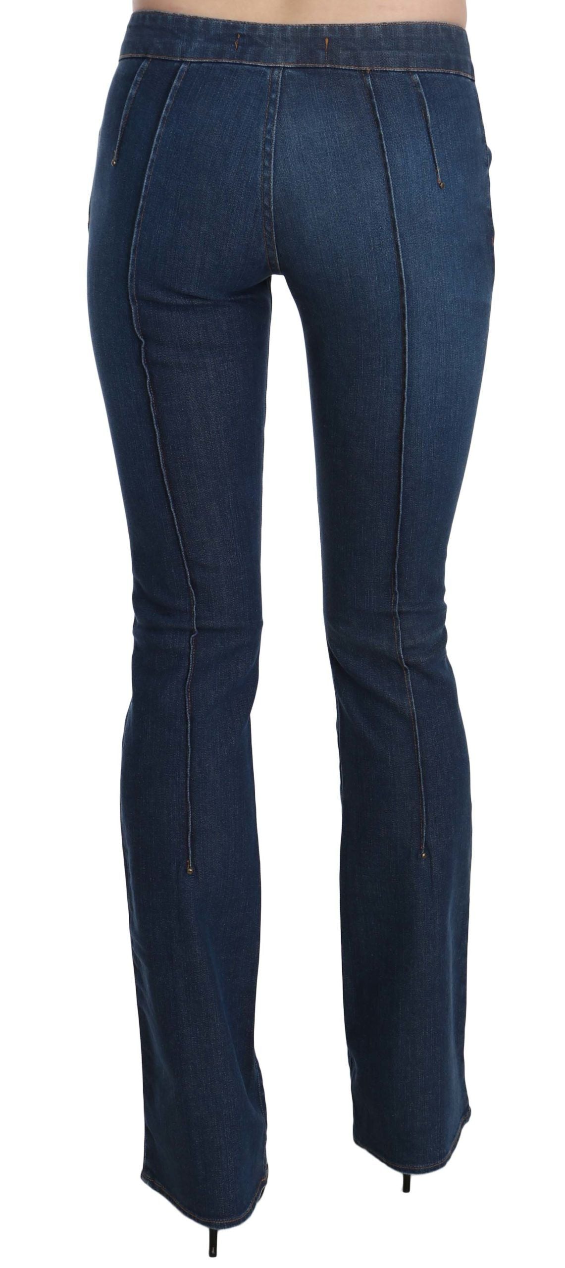 Schicke blau verwaschene Bootcut-Jeans