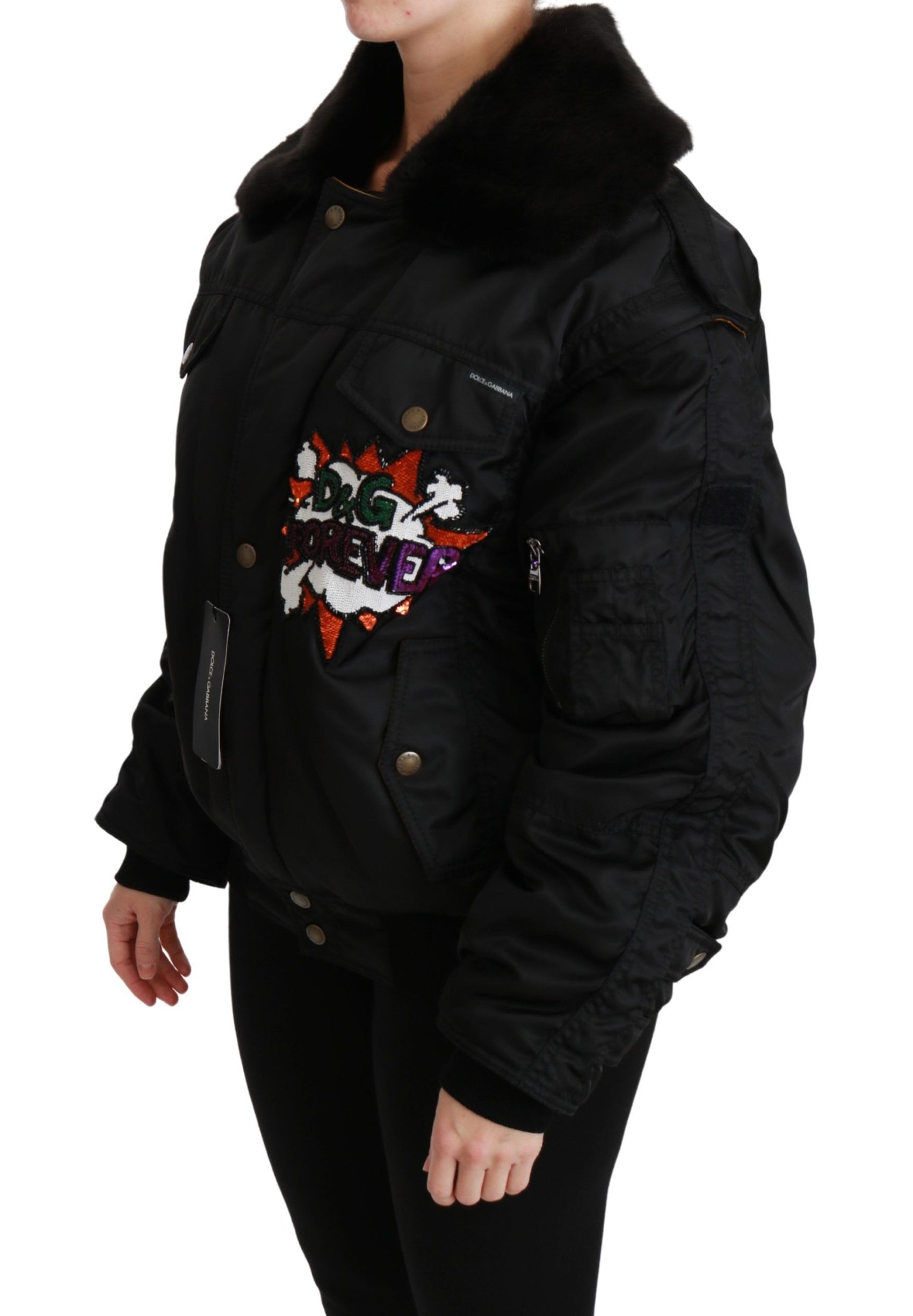 Elegante bomber nero con dettagli staccabili