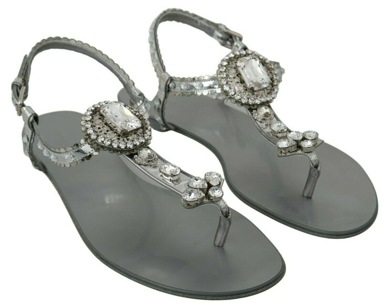 Elegante silberne Ballerinas mit Kristallverzierungen