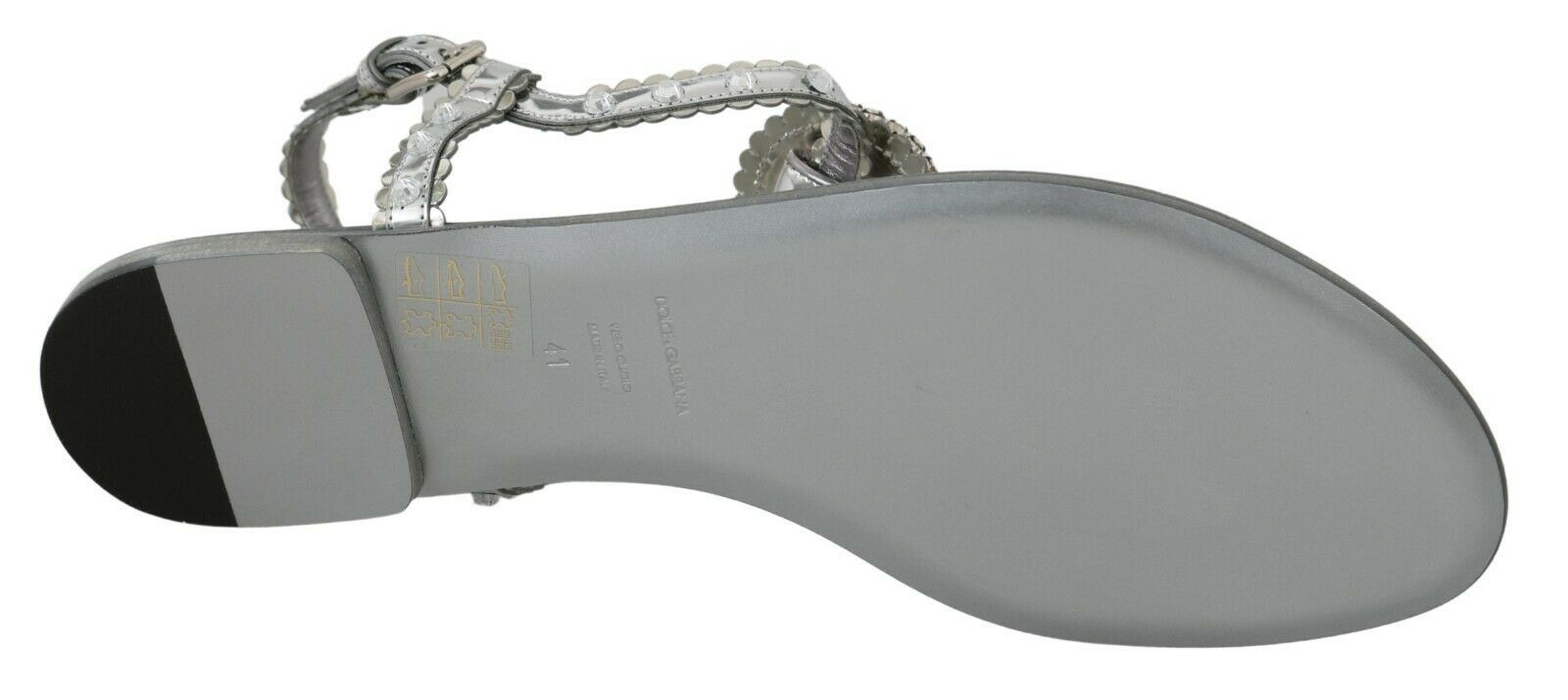 Elegante silberne Ballerinas mit Kristallverzierungen