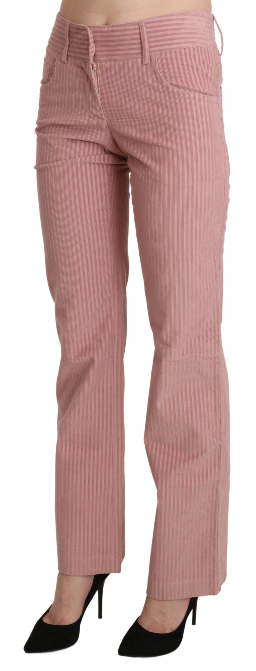 Schicke, rosa Hose mit mittelhohem Bund und geradem Bein