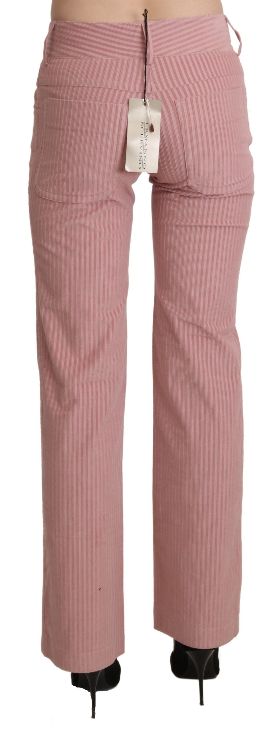 Schicke, rosa Hose mit mittelhohem Bund und geradem Bein