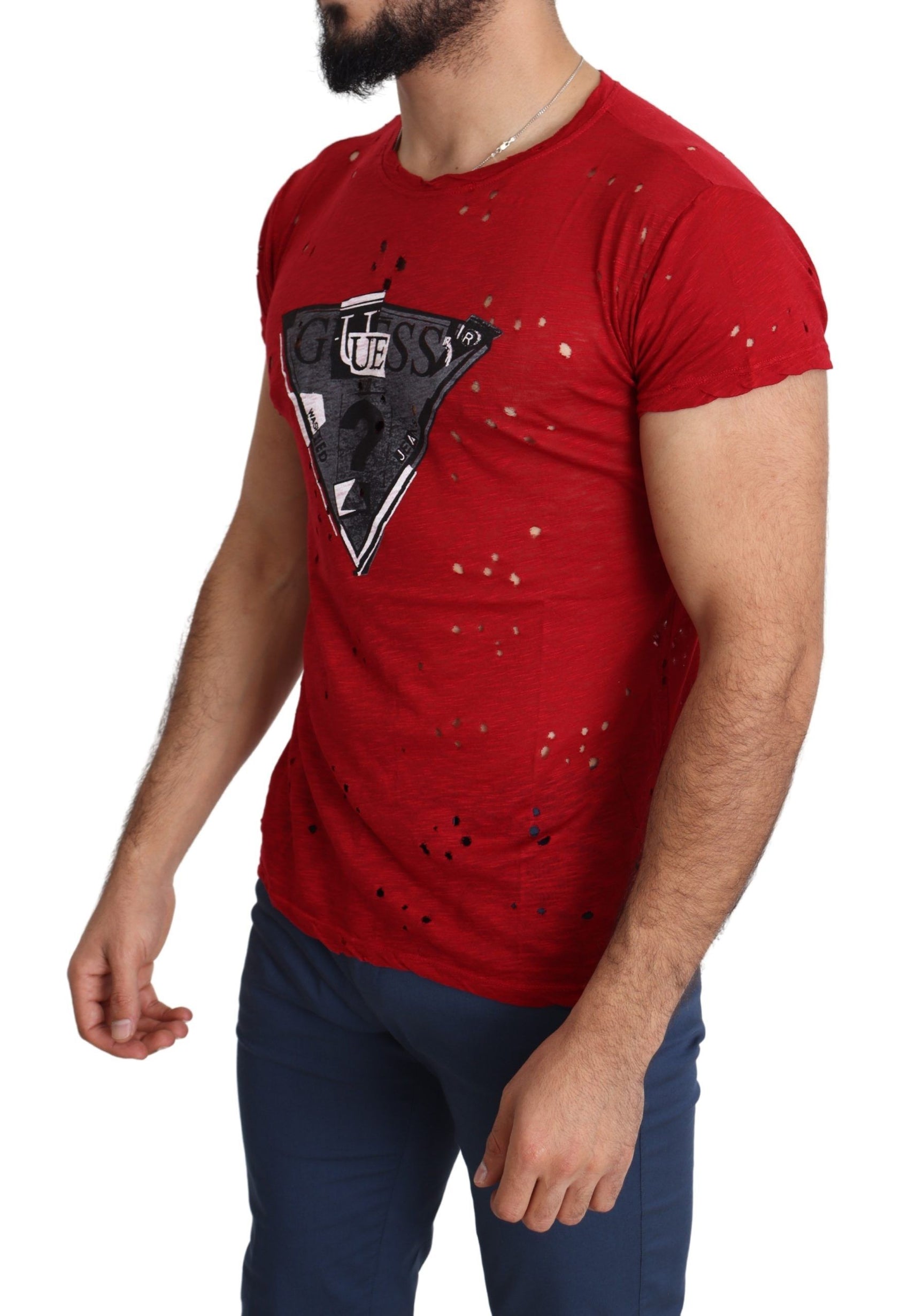 Strahlend rotes Baumwoll-T-Shirt, perfekt für den Alltag