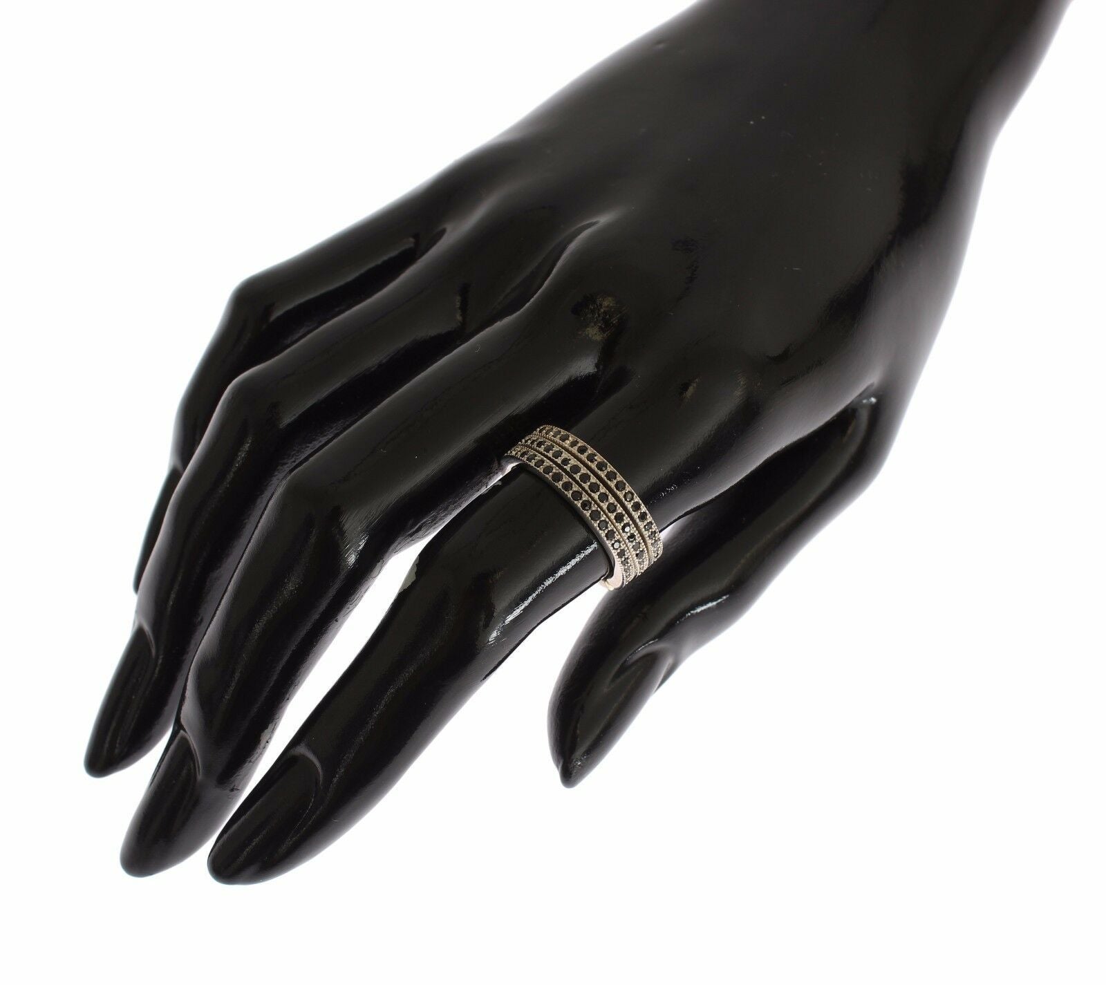 Schicker Ring aus Silber und schwarzem Zirkonia