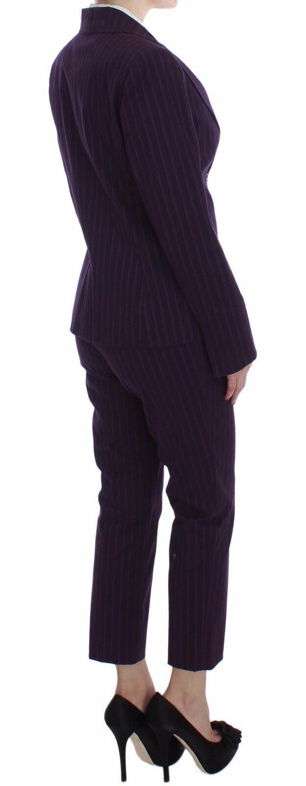 Elegante completo con pantaloni e blazer a righe