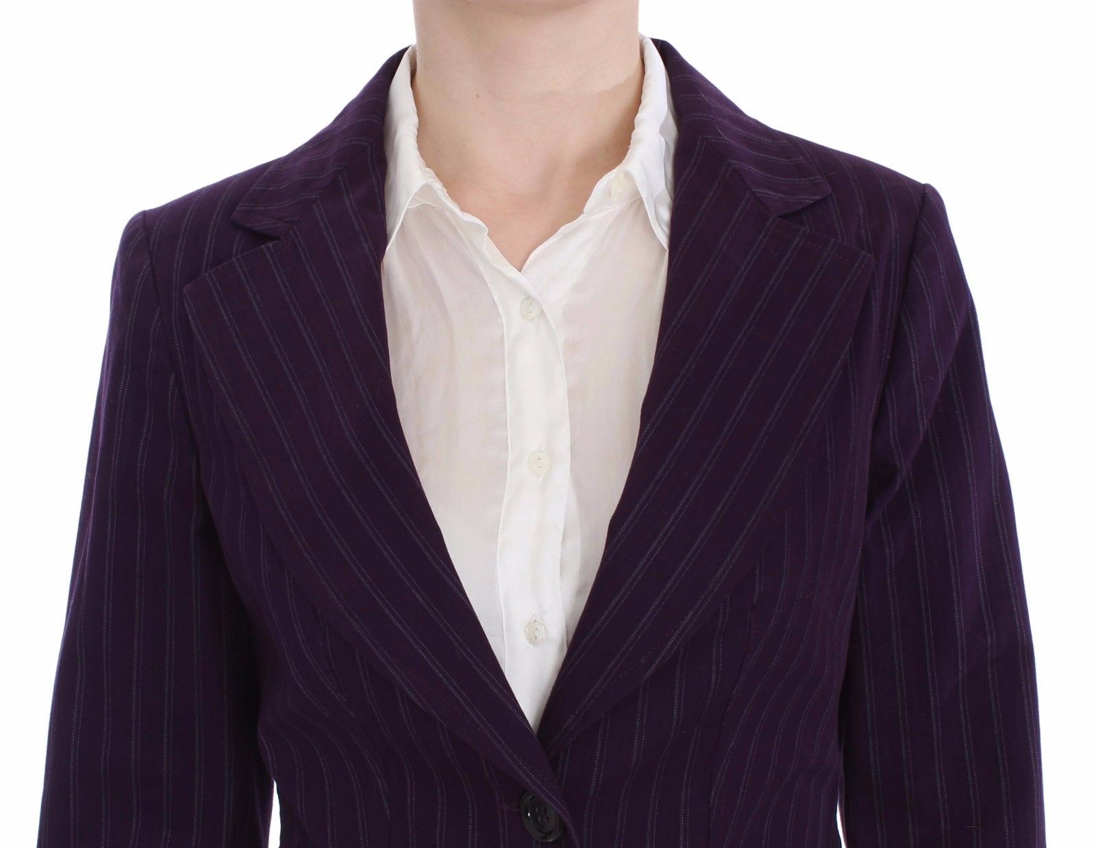 Elegante completo con pantaloni e blazer a righe