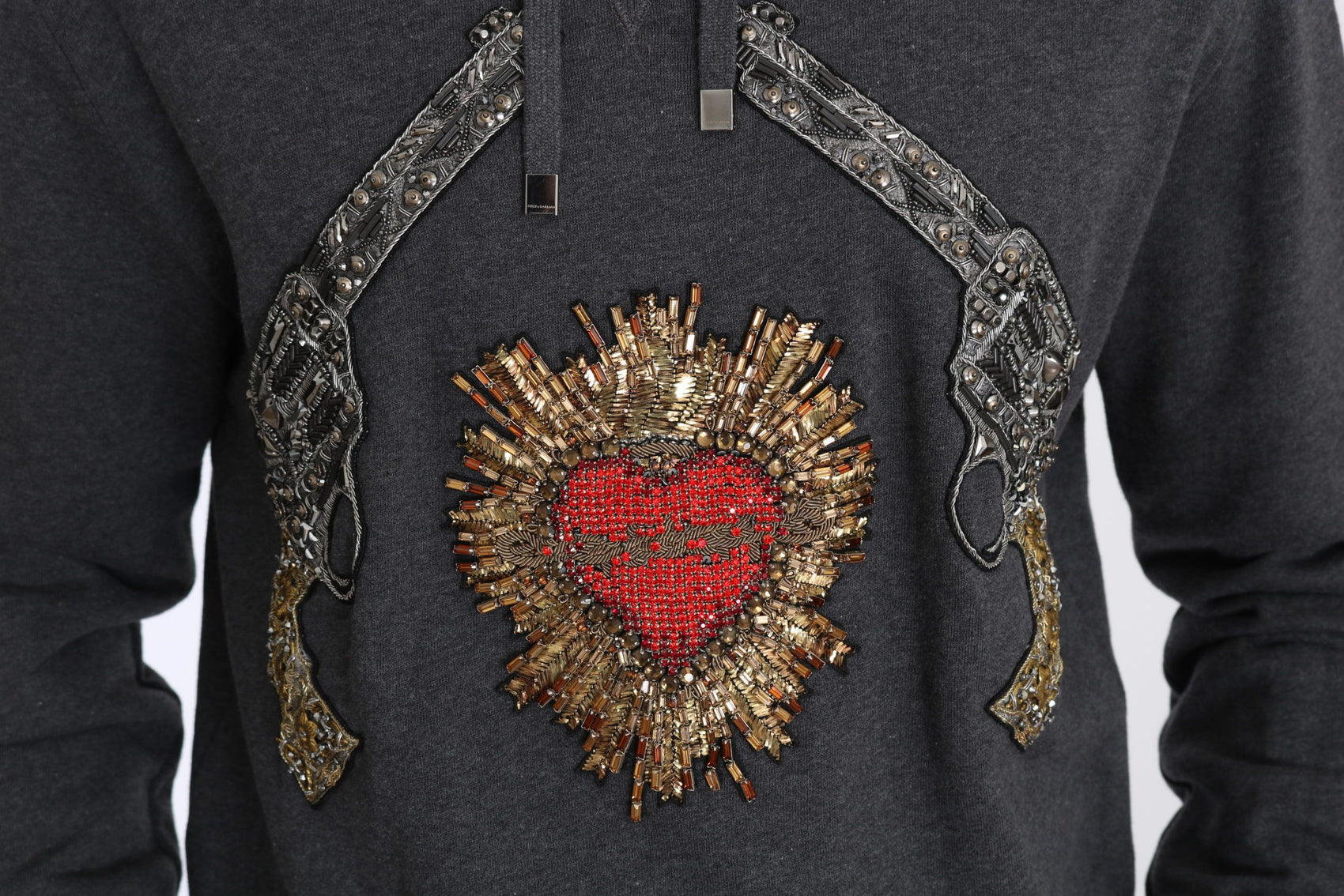 Grauer Pullover mit Kristallherz-Pistolenmotiv