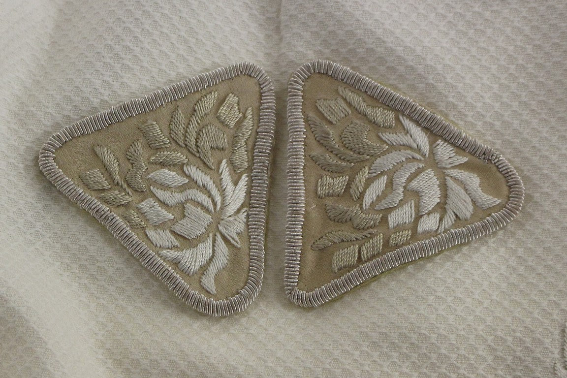 Eleganter weißer Bleistiftrock mit Blumenmuster