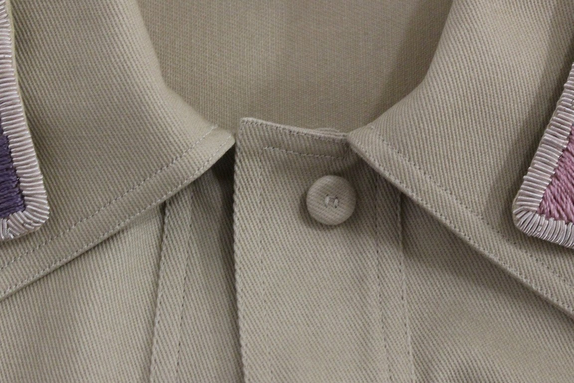 Ärmelloses beiges Baumwoll-Tanktop mit Broschen