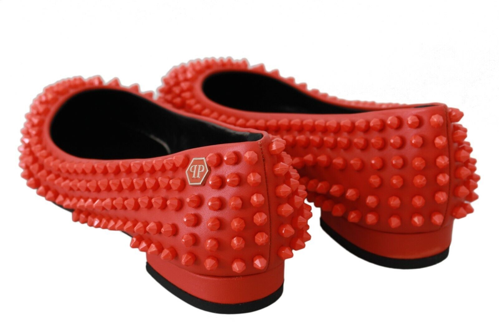 Leuchtend orangefarbene spitze Leder-Ballerinas