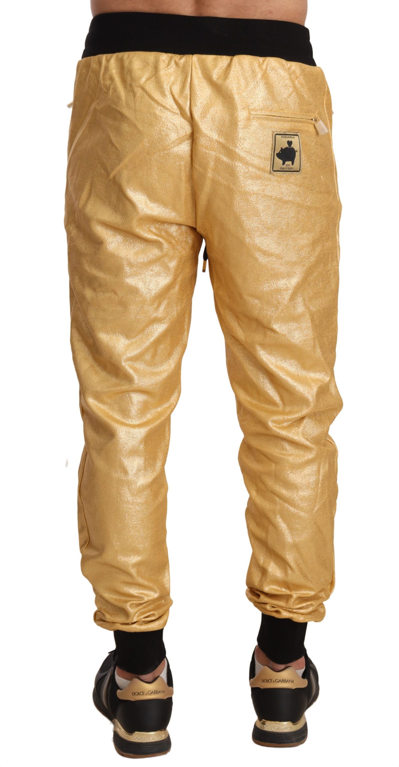 Goldene Jogginghose zum Jahr des Schweins