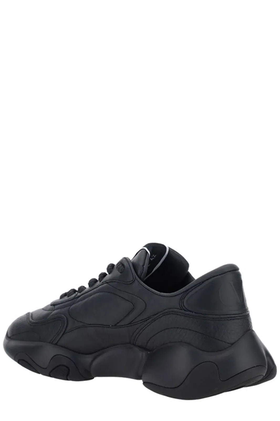 Sneakers basse in pelle con eleganza elevata
