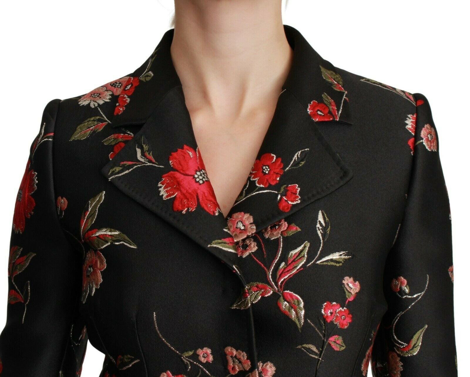 Elegante trench con ricami floreali