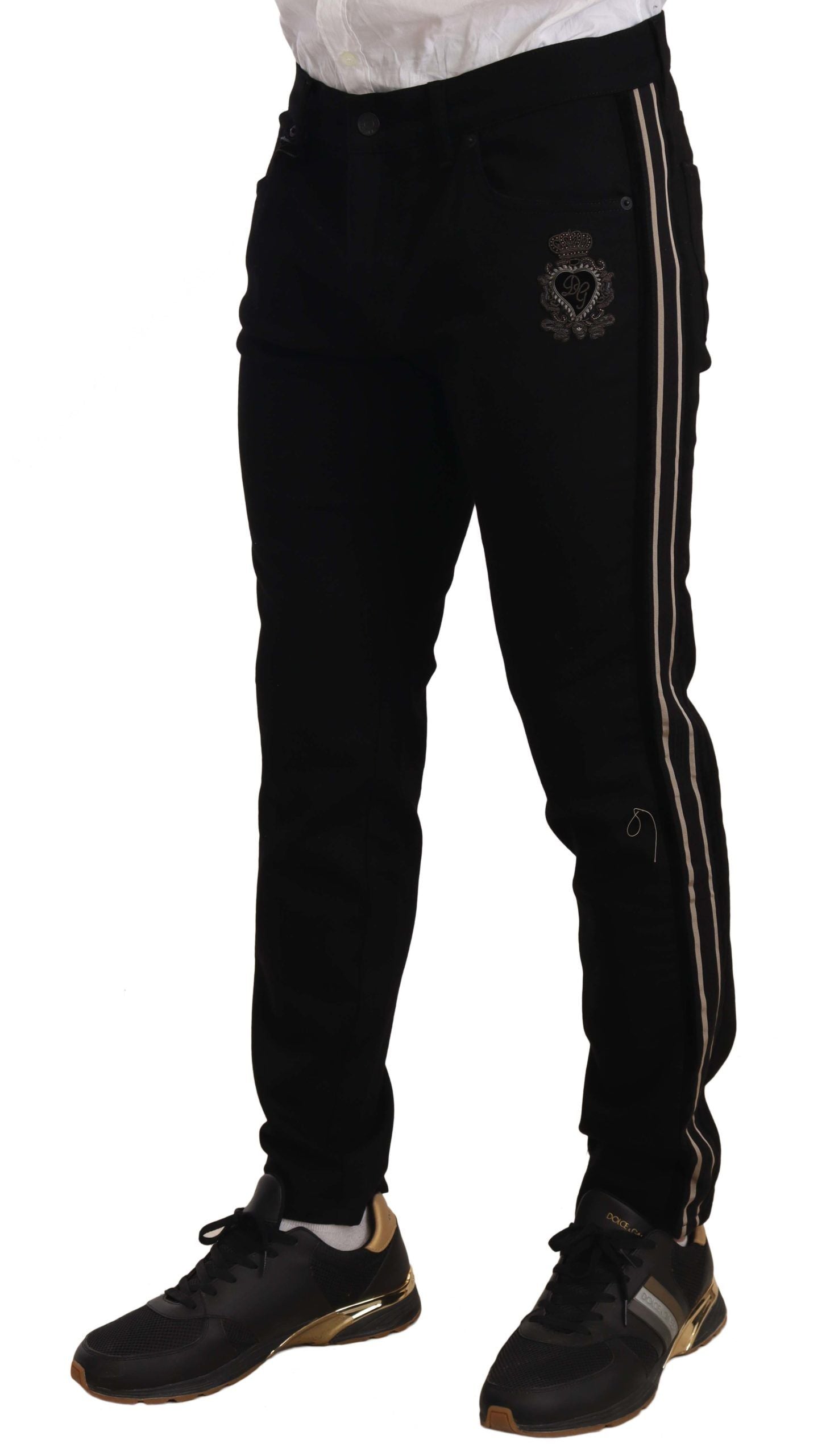 Schwarze Slim Fit Jeans mit heraldischer Stickerei