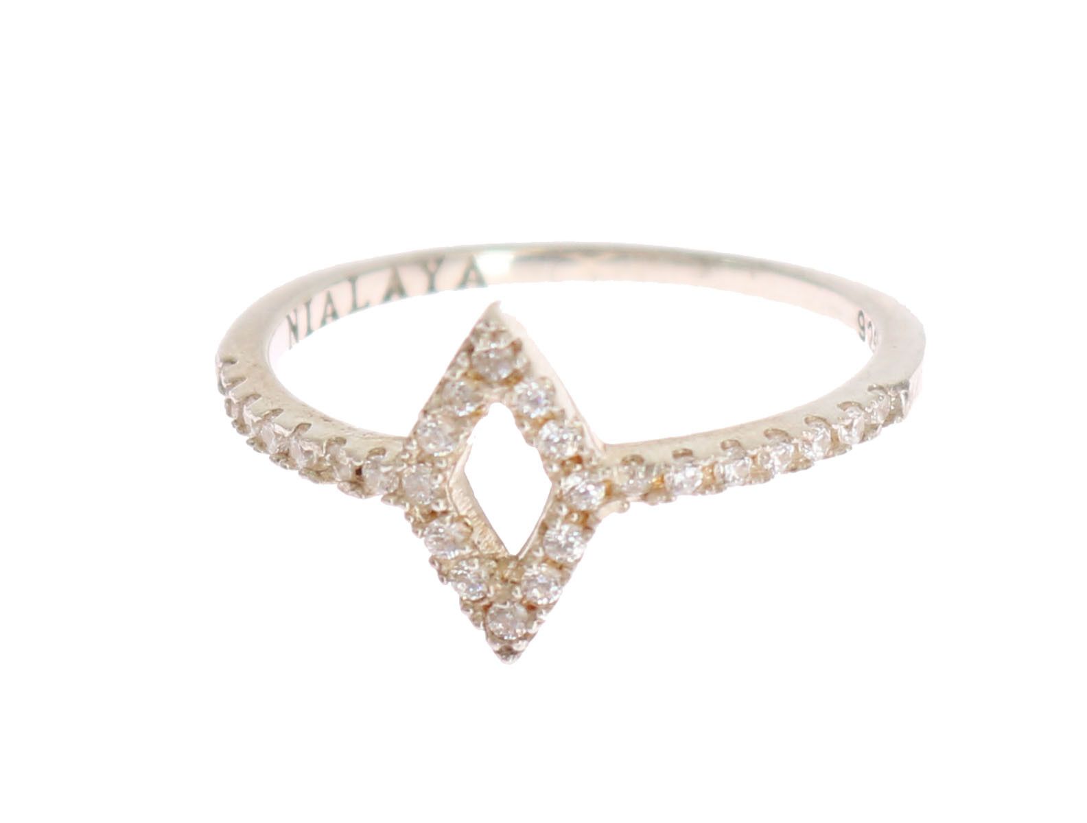 Eleganter silberner Ring mit Zirkonia-Kristallen