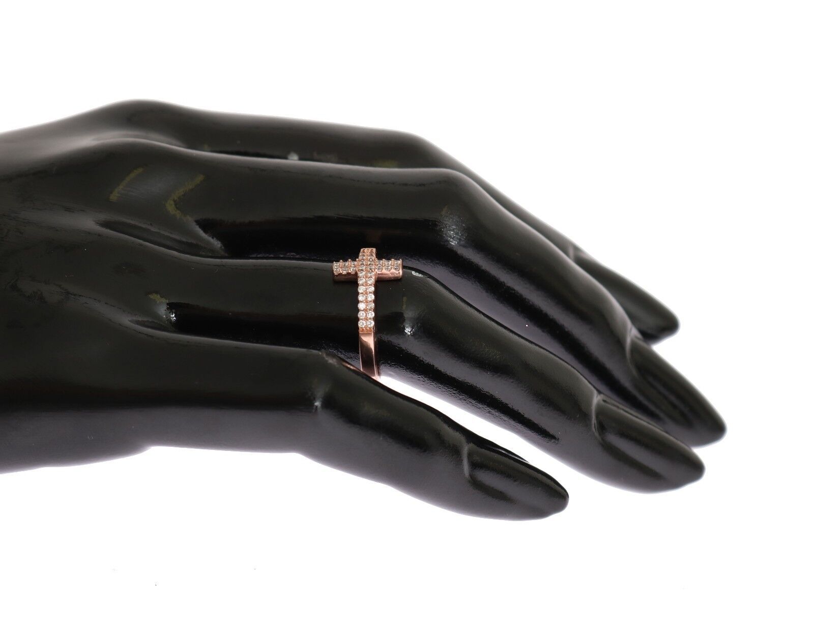 Elegante anello in argento tempestato di cristalli rosa