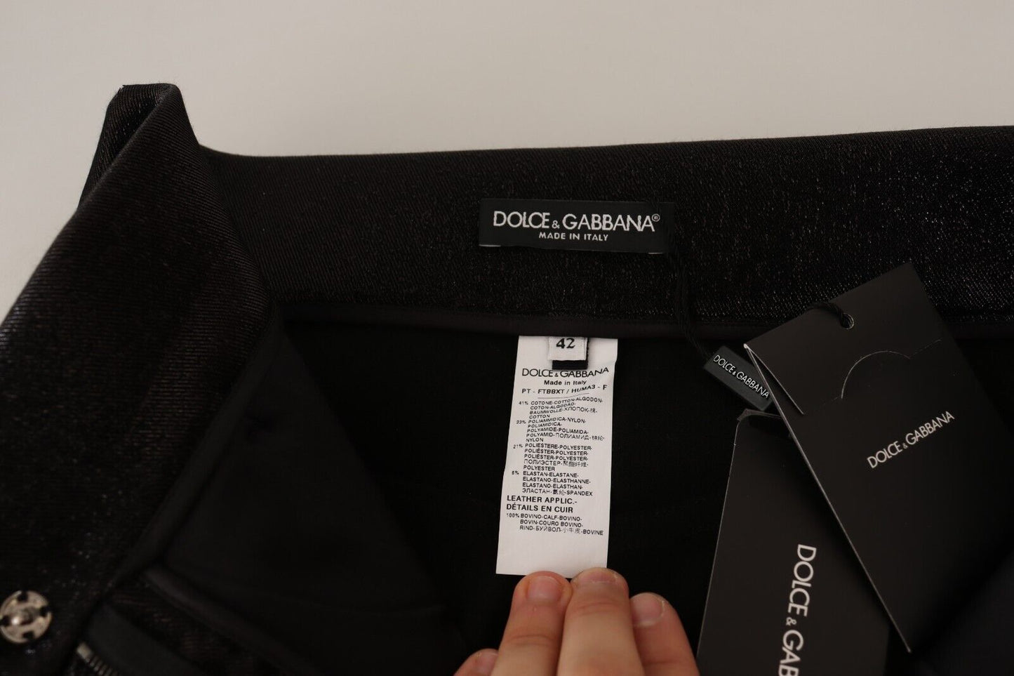 Pantaloni eleganti aderenti luccicanti