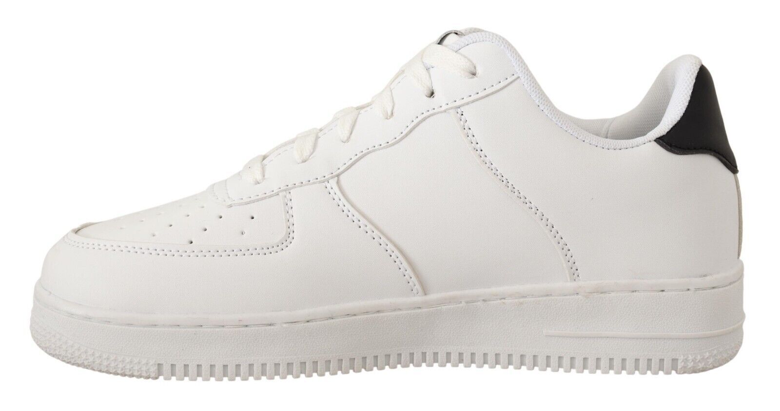 Sneakers basse in pelle bianca chic
