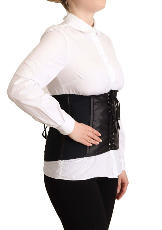 Top con cintura corsetto nero chic