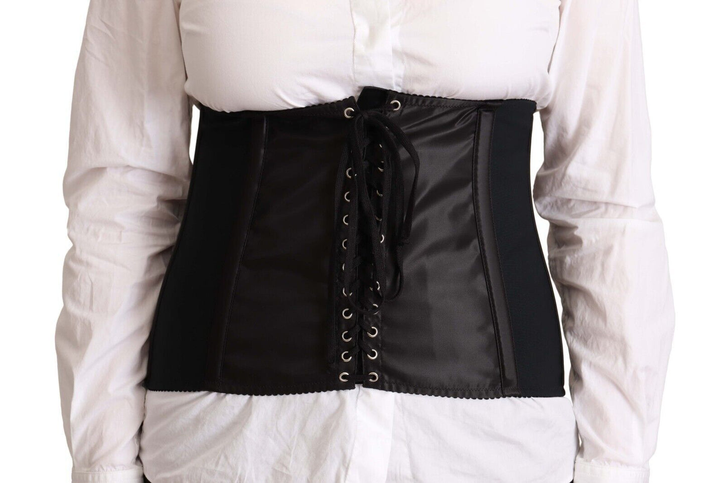 Top con cintura corsetto nero chic