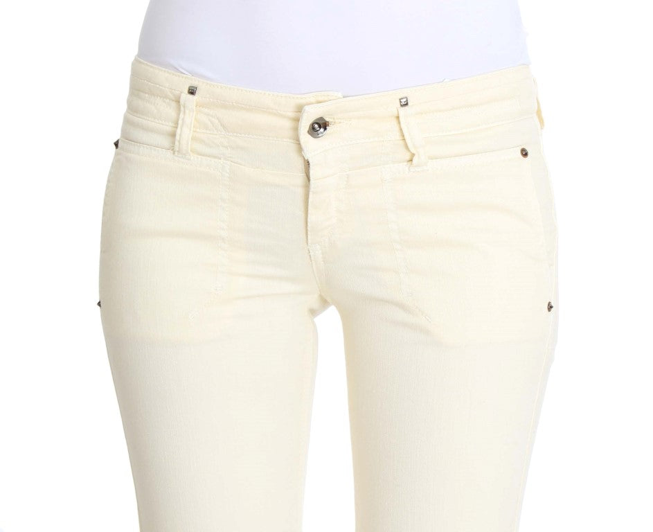 Schicke cremeweiße Designer-Schlagjeans