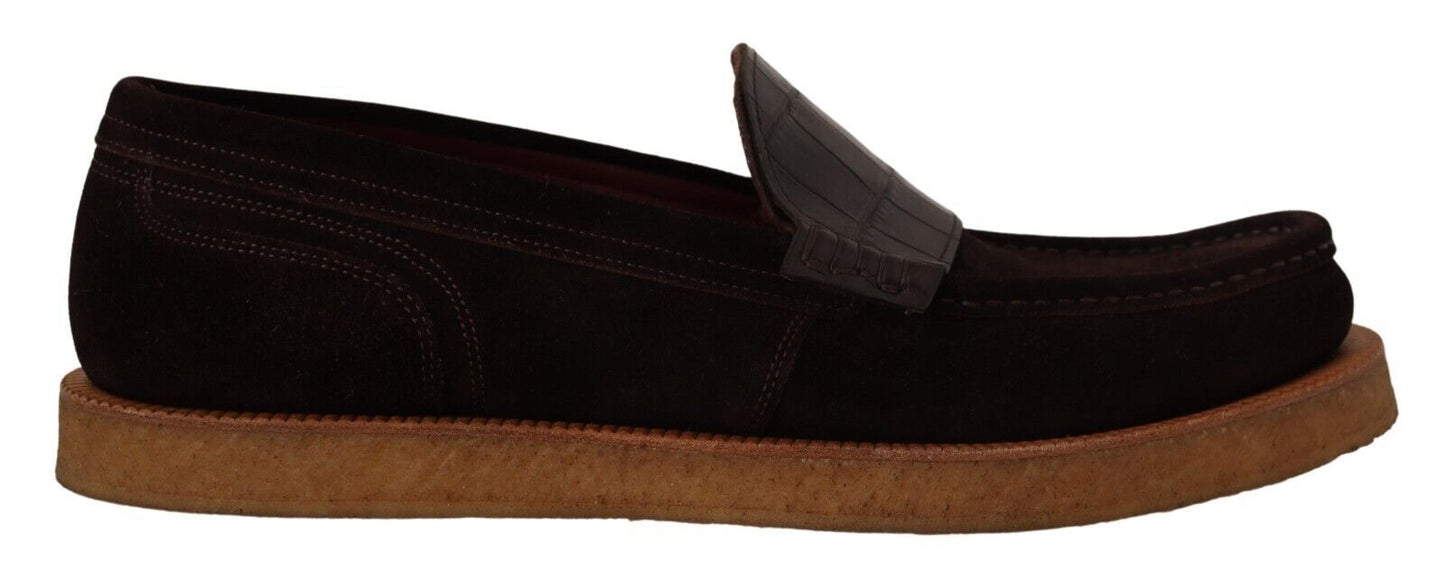 Elegante Wildleder-Loafer aus Krokodil in Braun