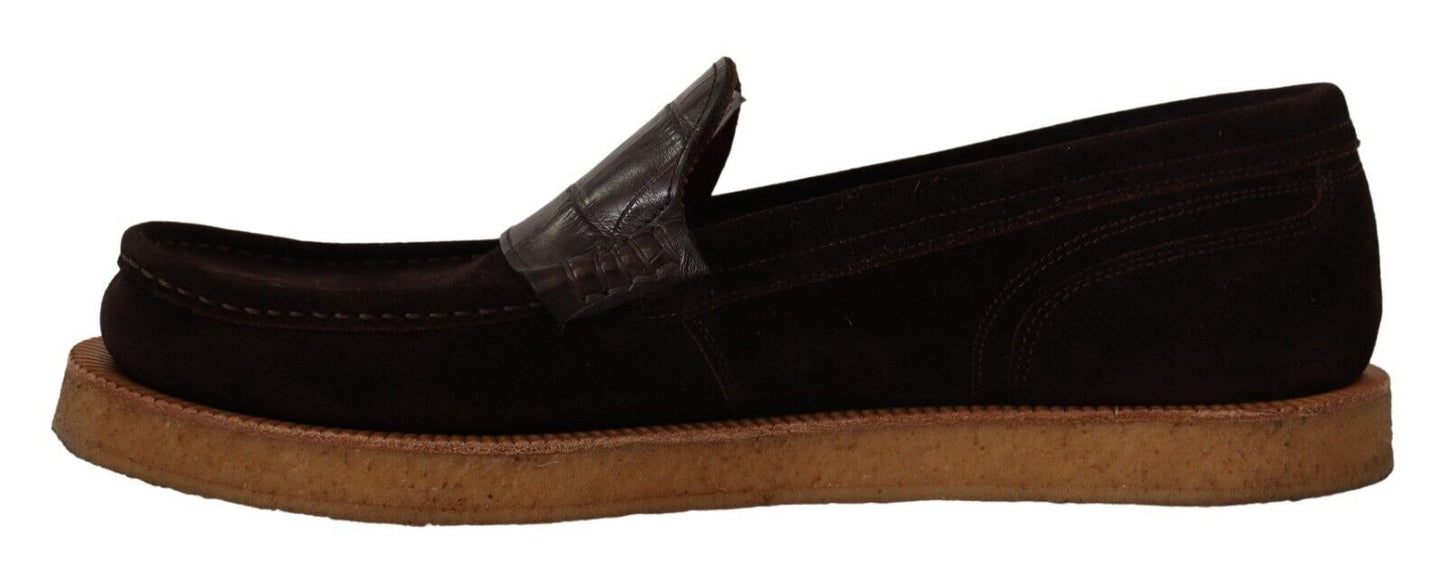 Elegante Wildleder-Loafer aus Krokodil in Braun