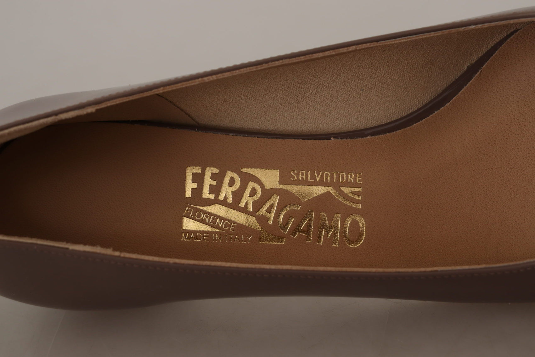 Elegante Caraway Braune Pumps mit Vara-Schleife