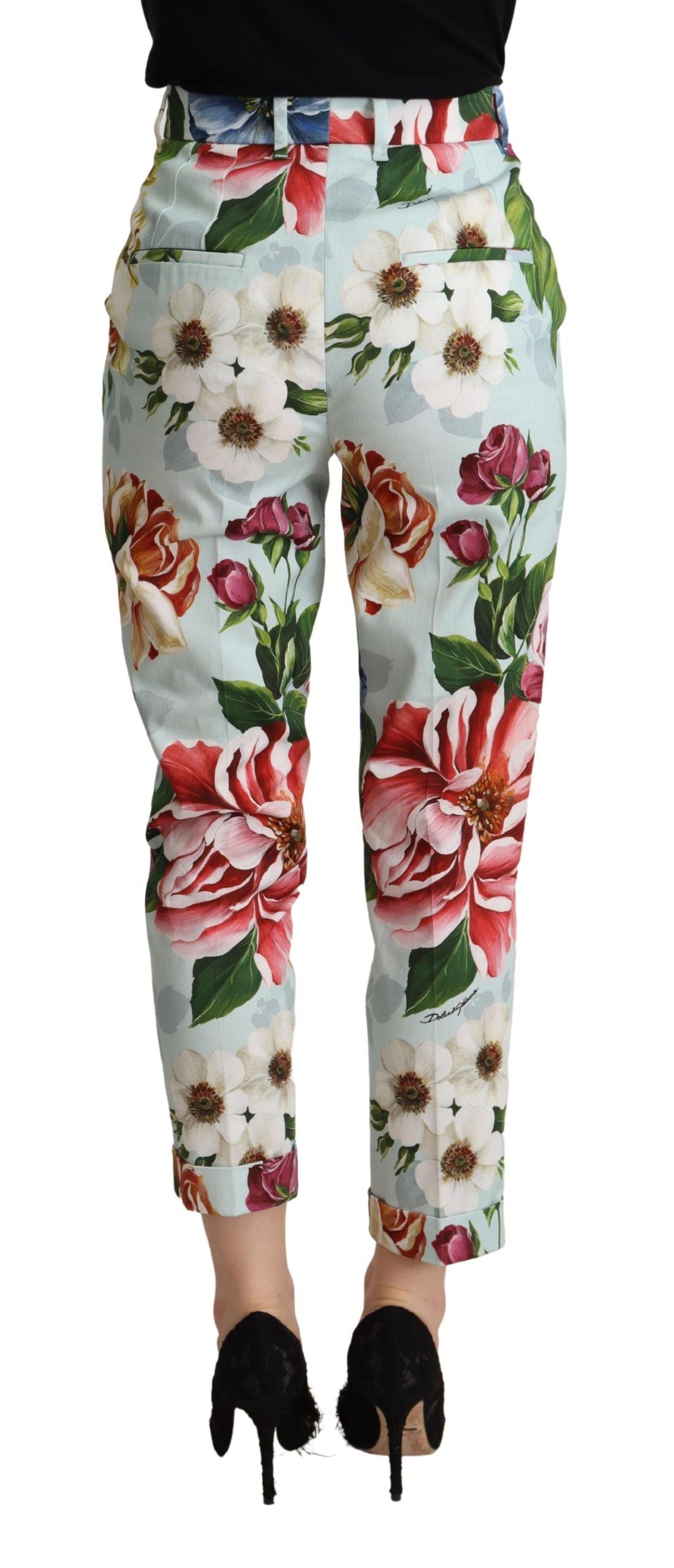 Esalta il tuo stile con i pantaloni affusolati floreali
