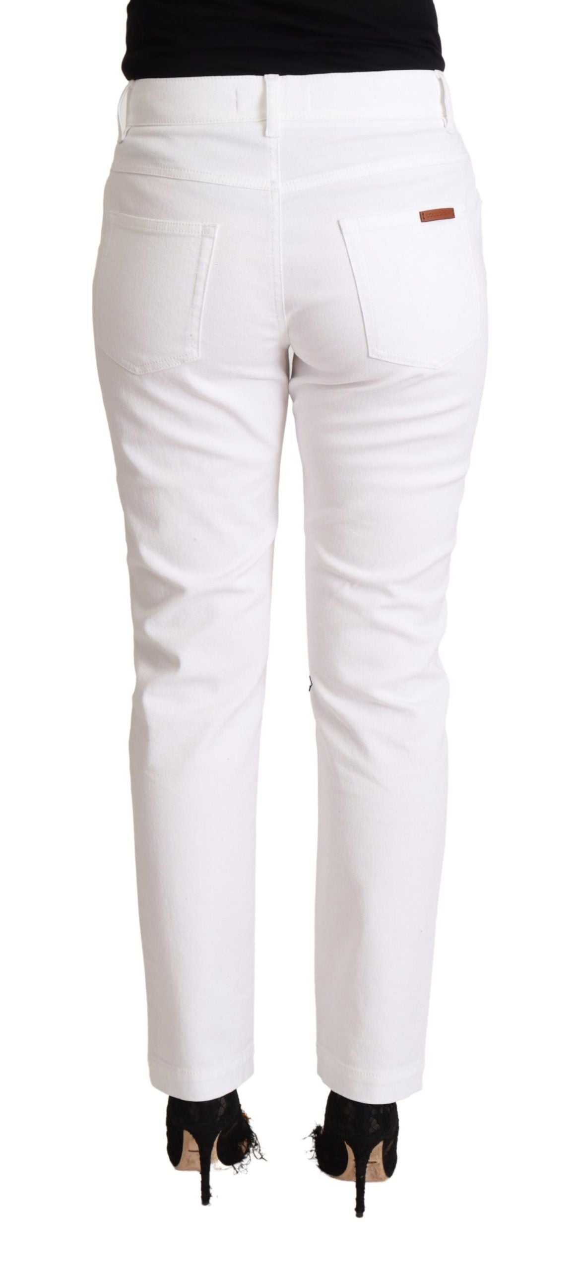 Jeans affusolati bianchi chic con toppa con logo